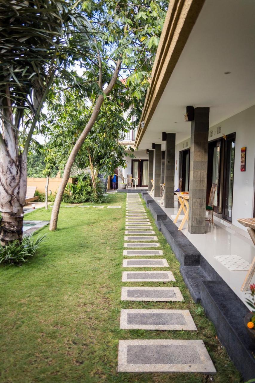 Umah Tikari Guesthouse Canggu  Exterior photo
